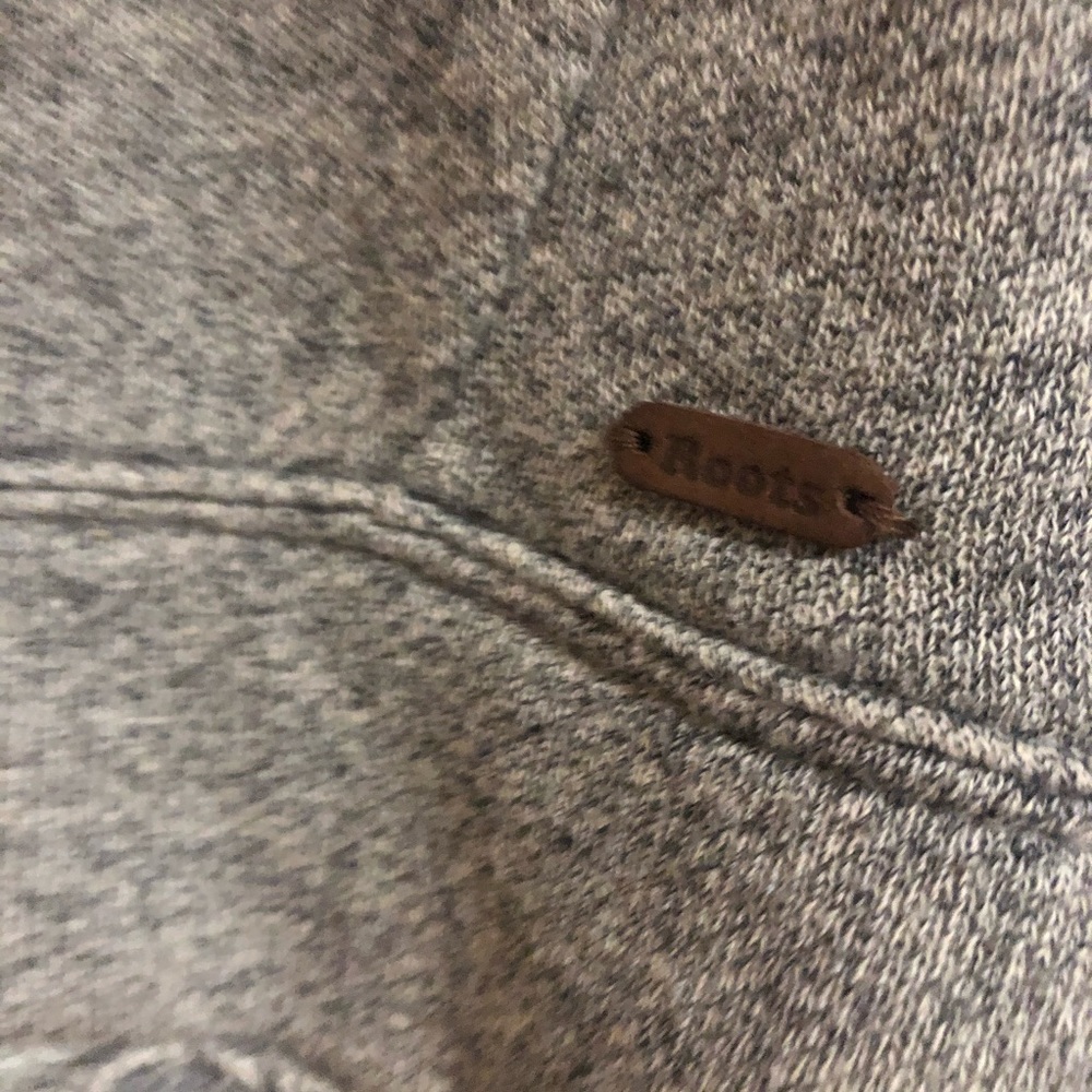 ROOTS Sweater. - Picture 2 of 5
